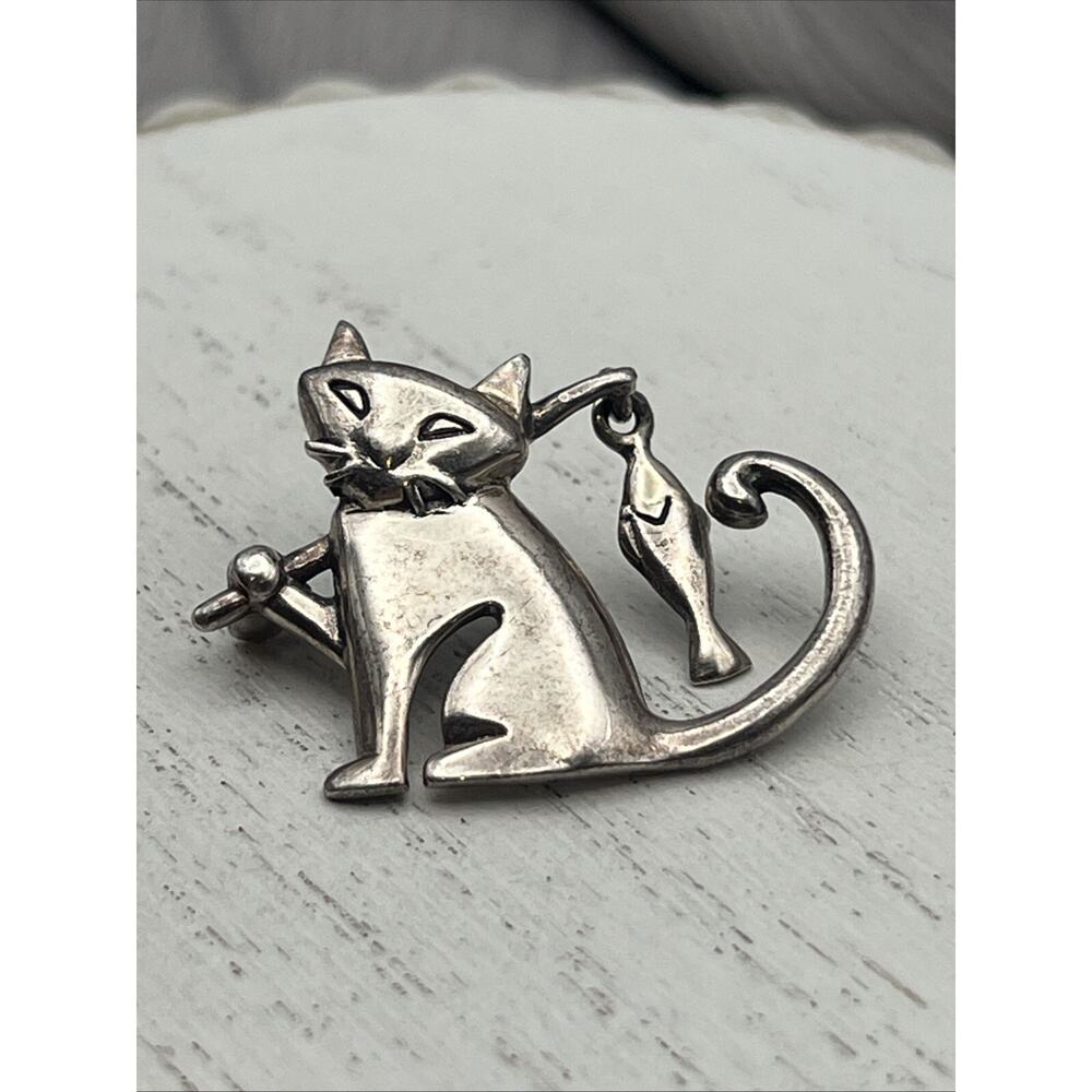 Dakota West Sterling Silver Fishing Cat Brooch 5.1G / 0.7in